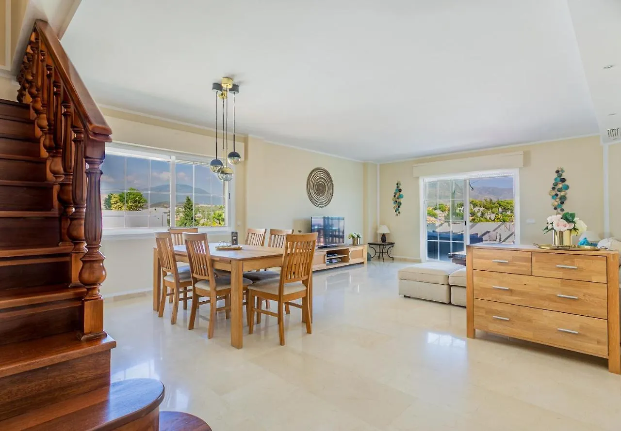 Apartment 4 Bedroom Holiday Penthouse Near Puerto Banus, In Nueva Andalucia Marbella