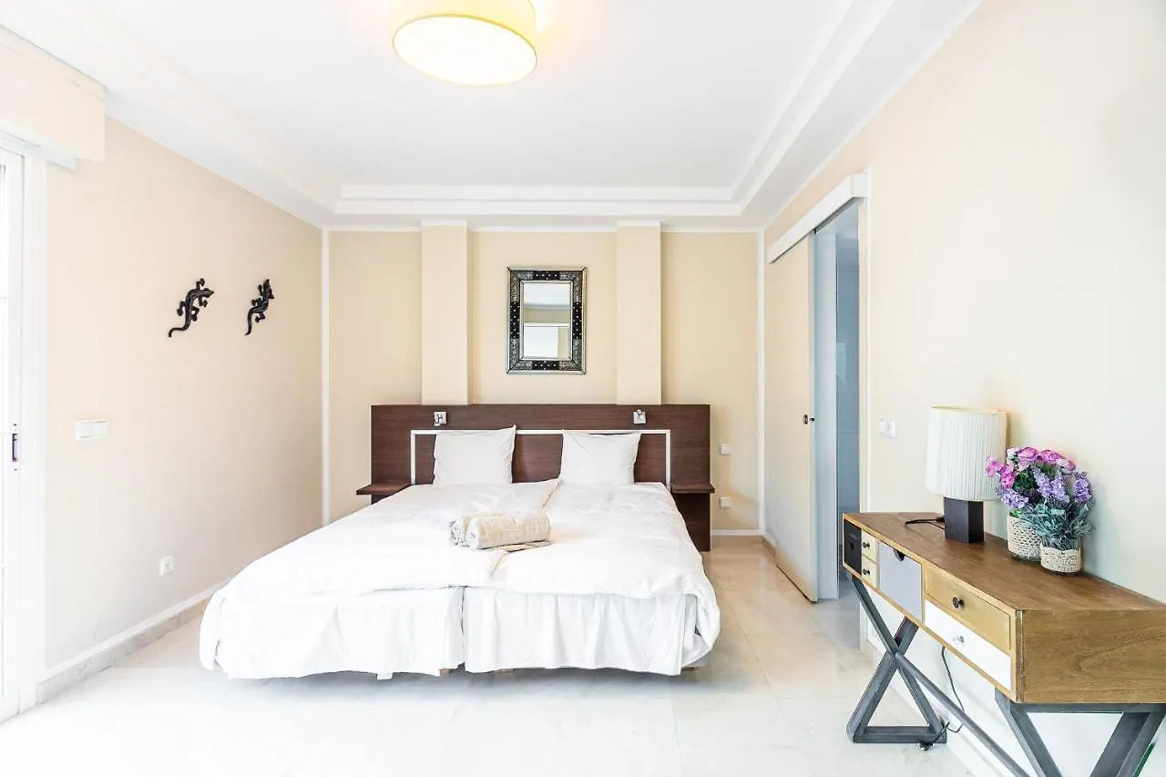 Apartment 4 Bedroom Holiday Penthouse Near Puerto Banus, In Nueva Andalucia Marbella