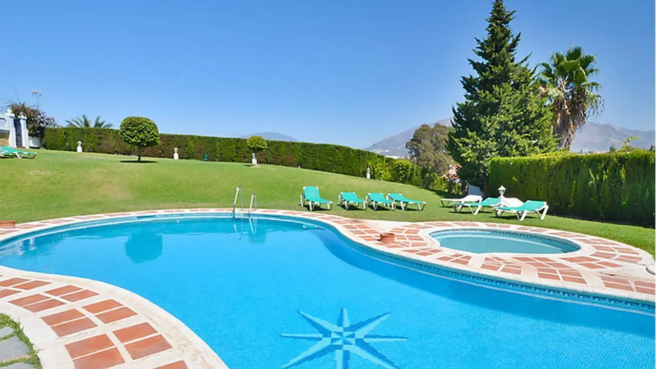 Apartment 4 Bedroom Holiday Penthouse Near Puerto Banus, In Nueva Andalucia Marbella